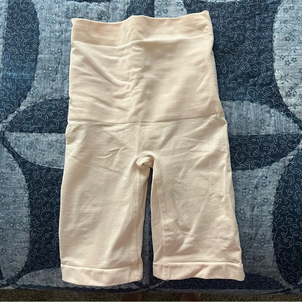 SKIMS Sculpting Shorts | NWOT